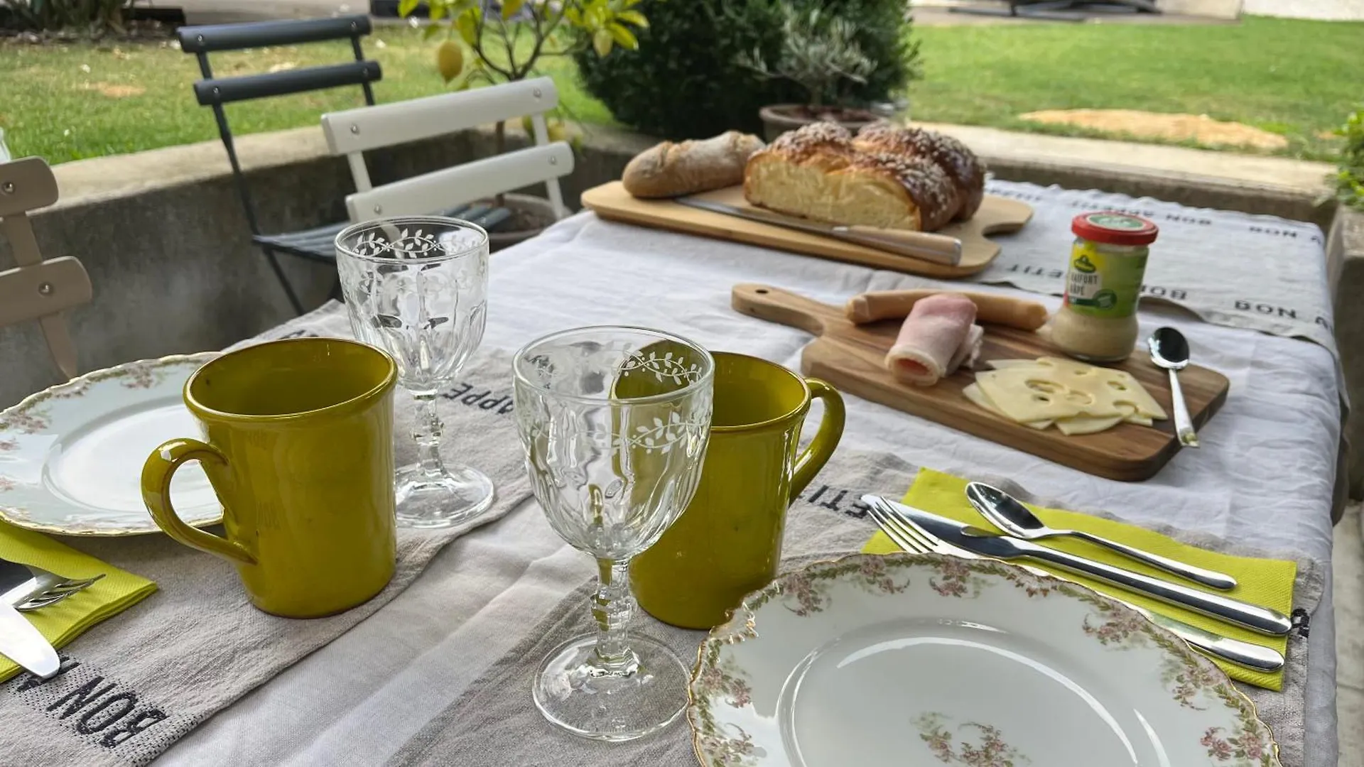 Chambres B&B Dans Authentique Mas De Village Avec Piscine Robion en Luberon France